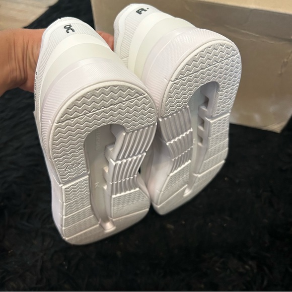 ON CLOUD the Roger white tennis lace up shoes sneakers women’s 8.5 new - Picture 6 of 8